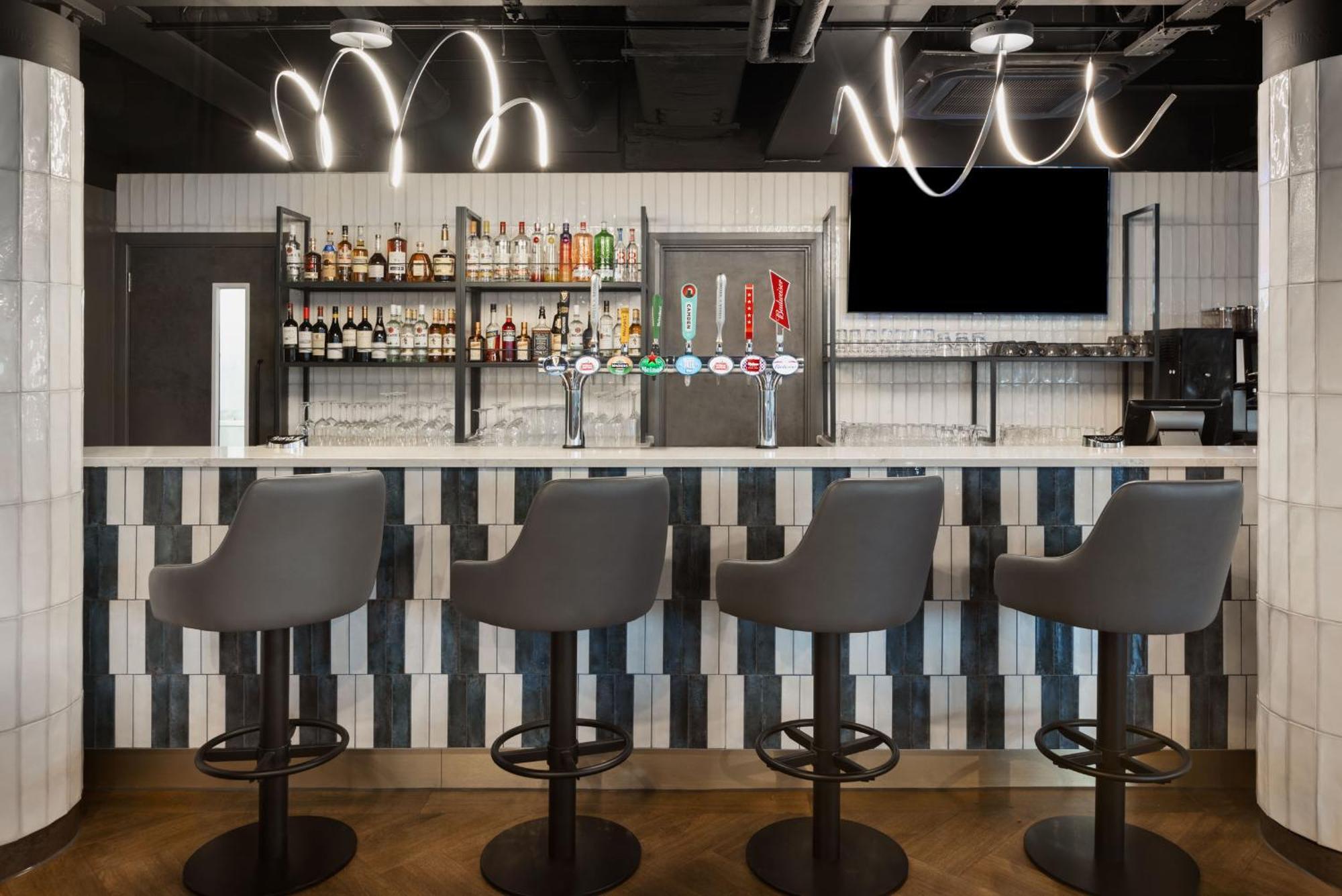 Spark By Hilton London Romford Extérieur photo
