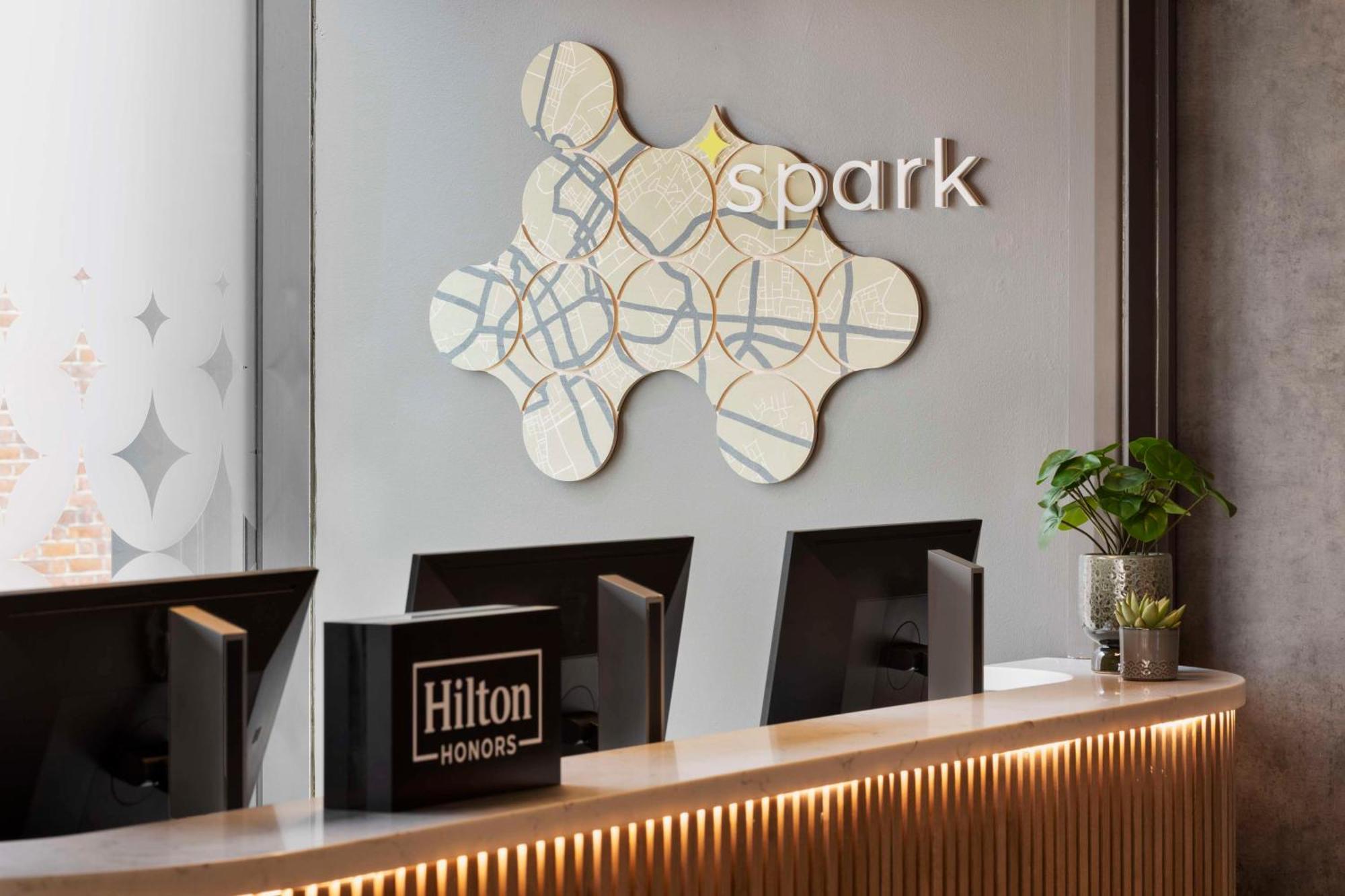 Spark By Hilton London Romford Extérieur photo