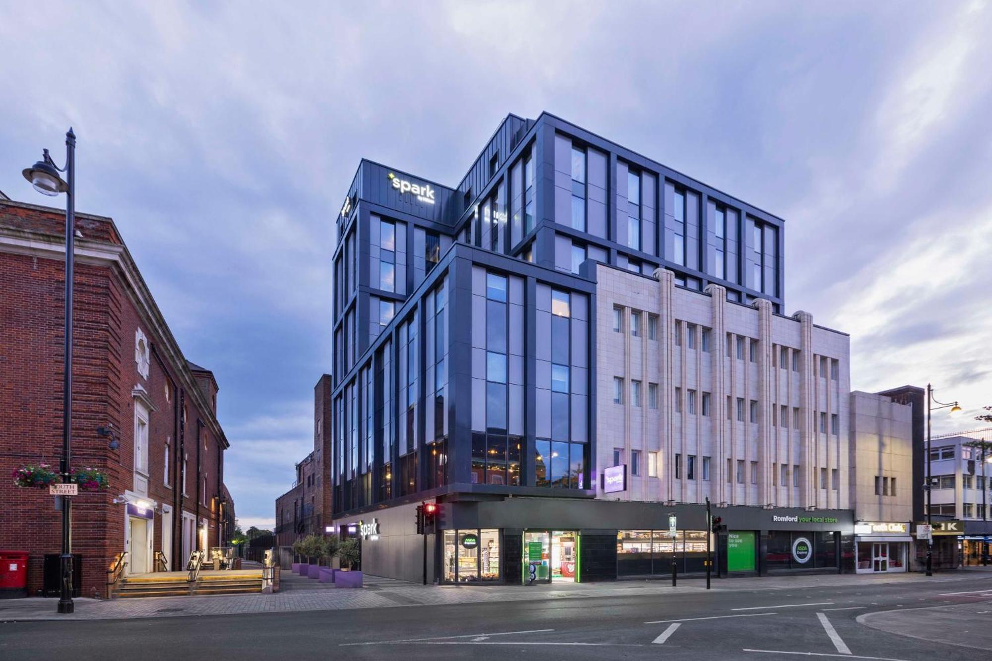 Spark By Hilton London Romford Extérieur photo